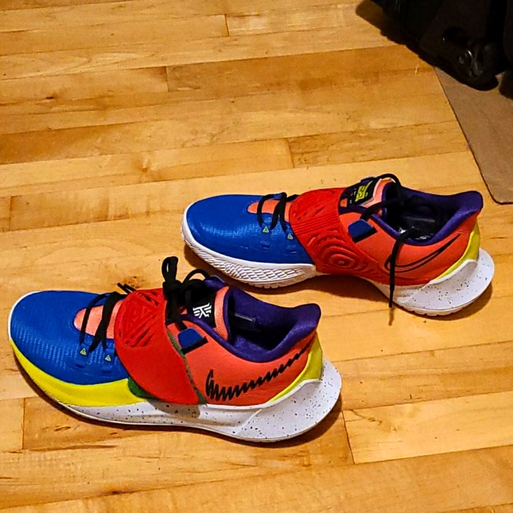 Nike Kyrie Ny vs Ny Size 11.5